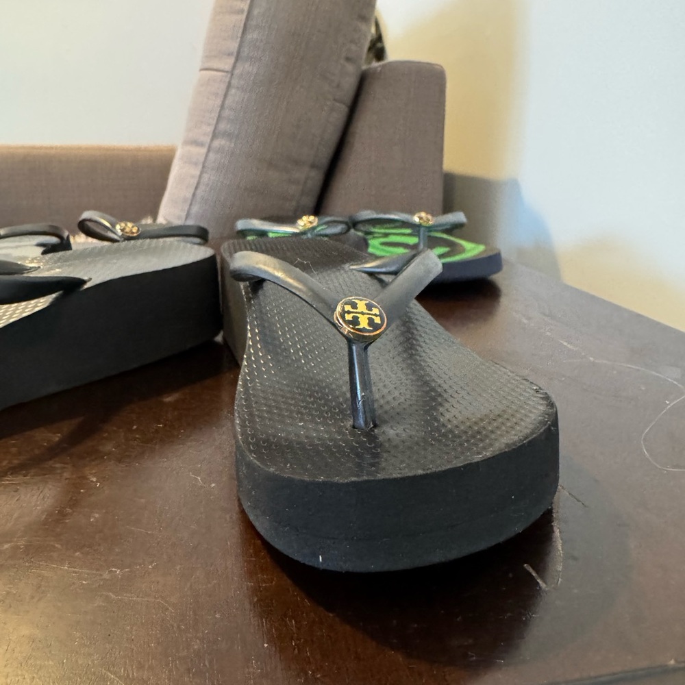 Tory Burch Flip Flops Set lot size 6 - Black navy blue Green platform & flat - Picture 4 of 11